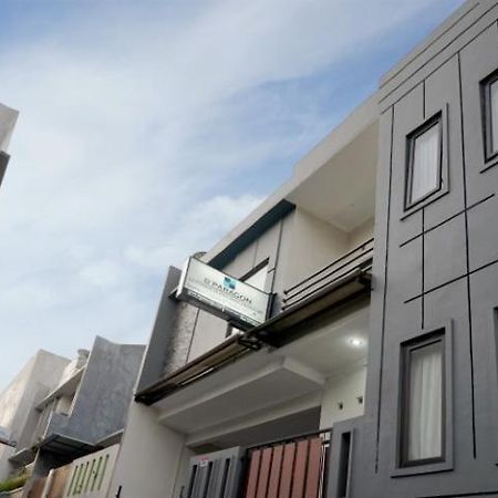 Hostel Dparagon Pamela 3 Jogyakarta Zewnętrze zdjęcie