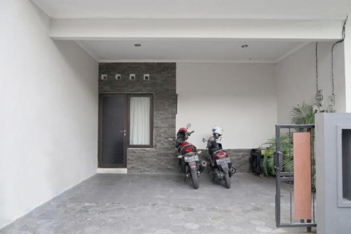 Hostel Dparagon Pamela 3 Jogyakarta Zewnętrze zdjęcie