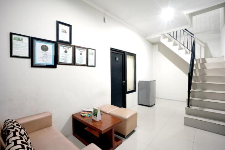 Hostel Dparagon Pamela 3 Jogyakarta Zewnętrze zdjęcie